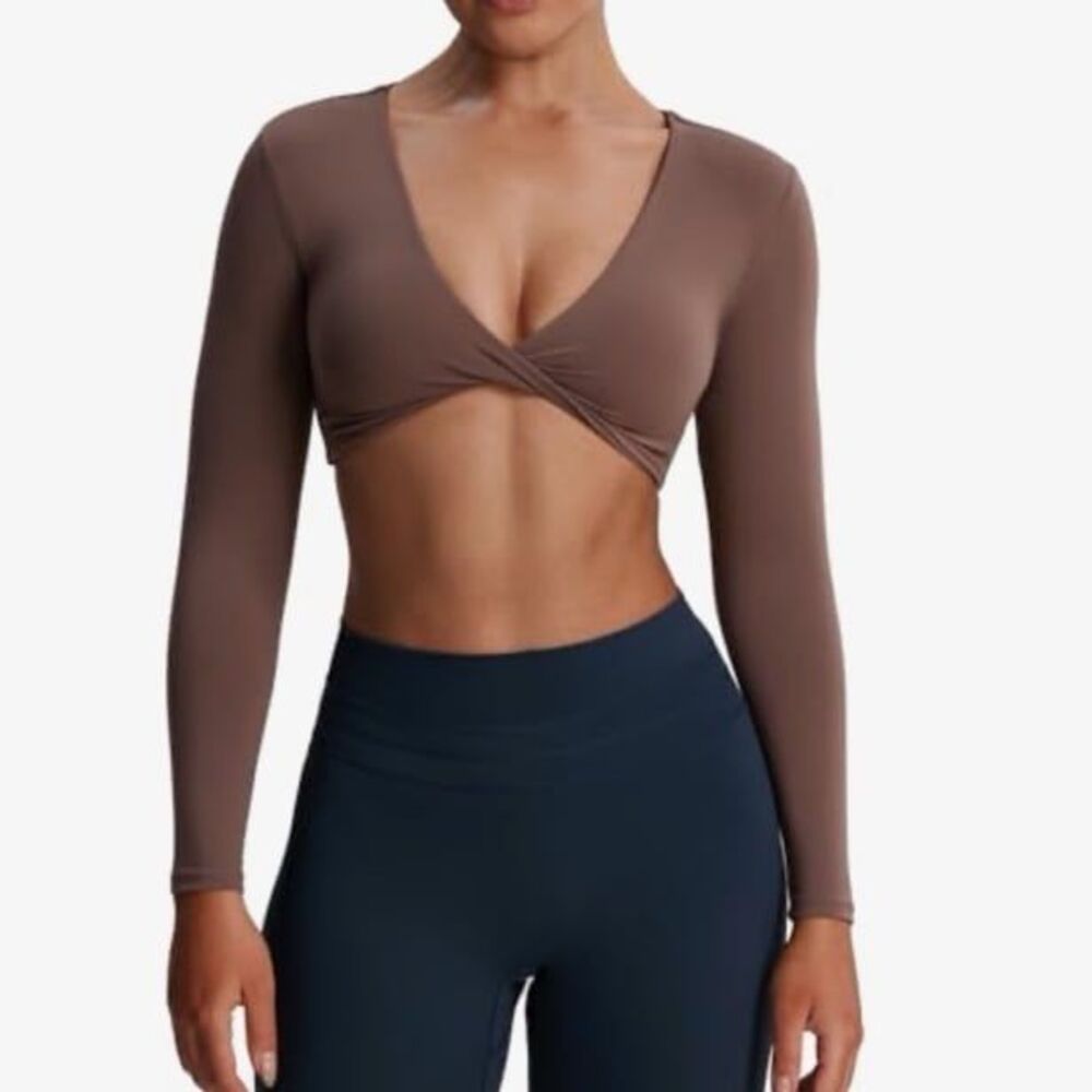 Twist Deep V Workout Cropped Long Sleeve Top